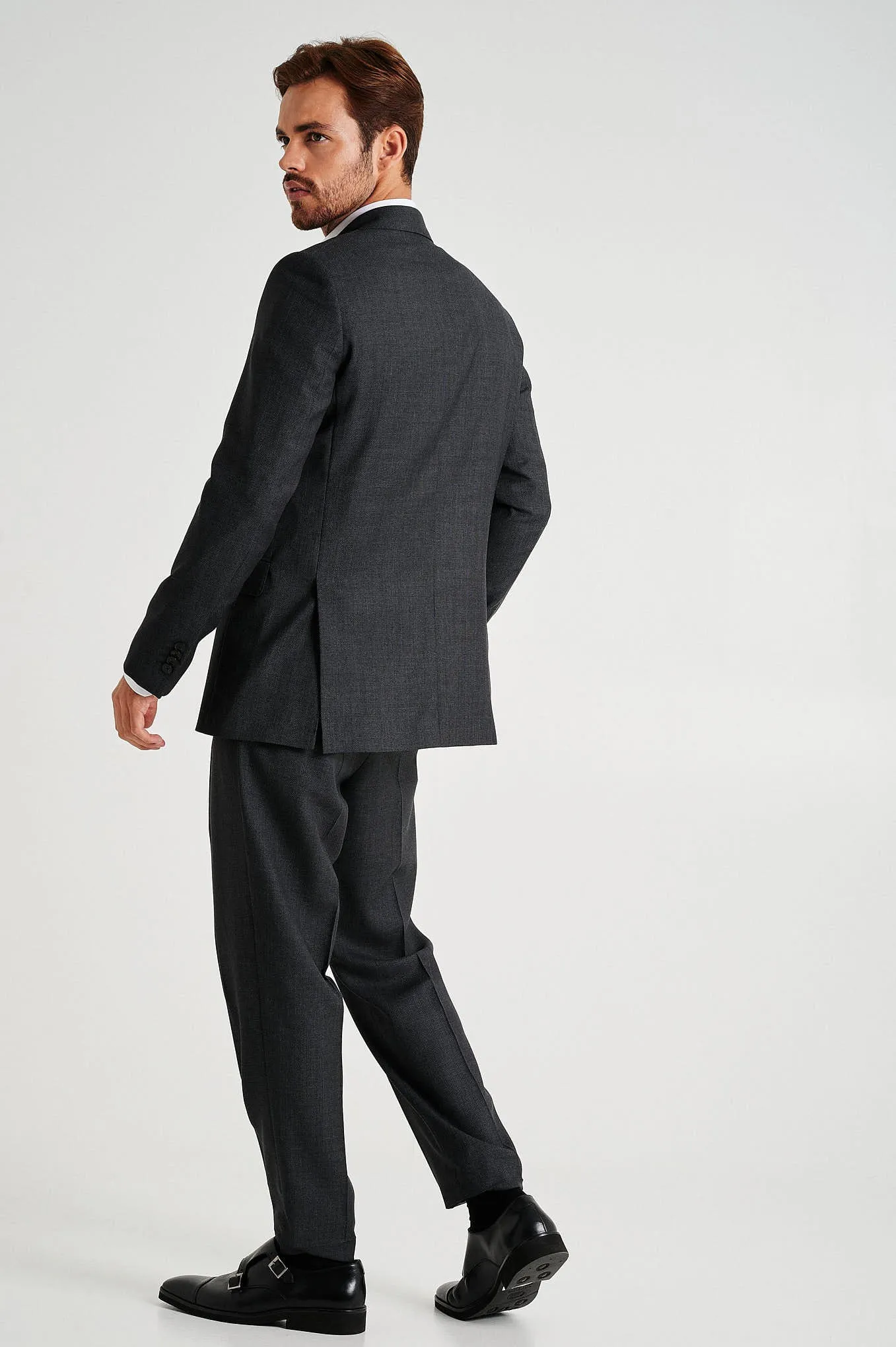 Slim fit wool suit