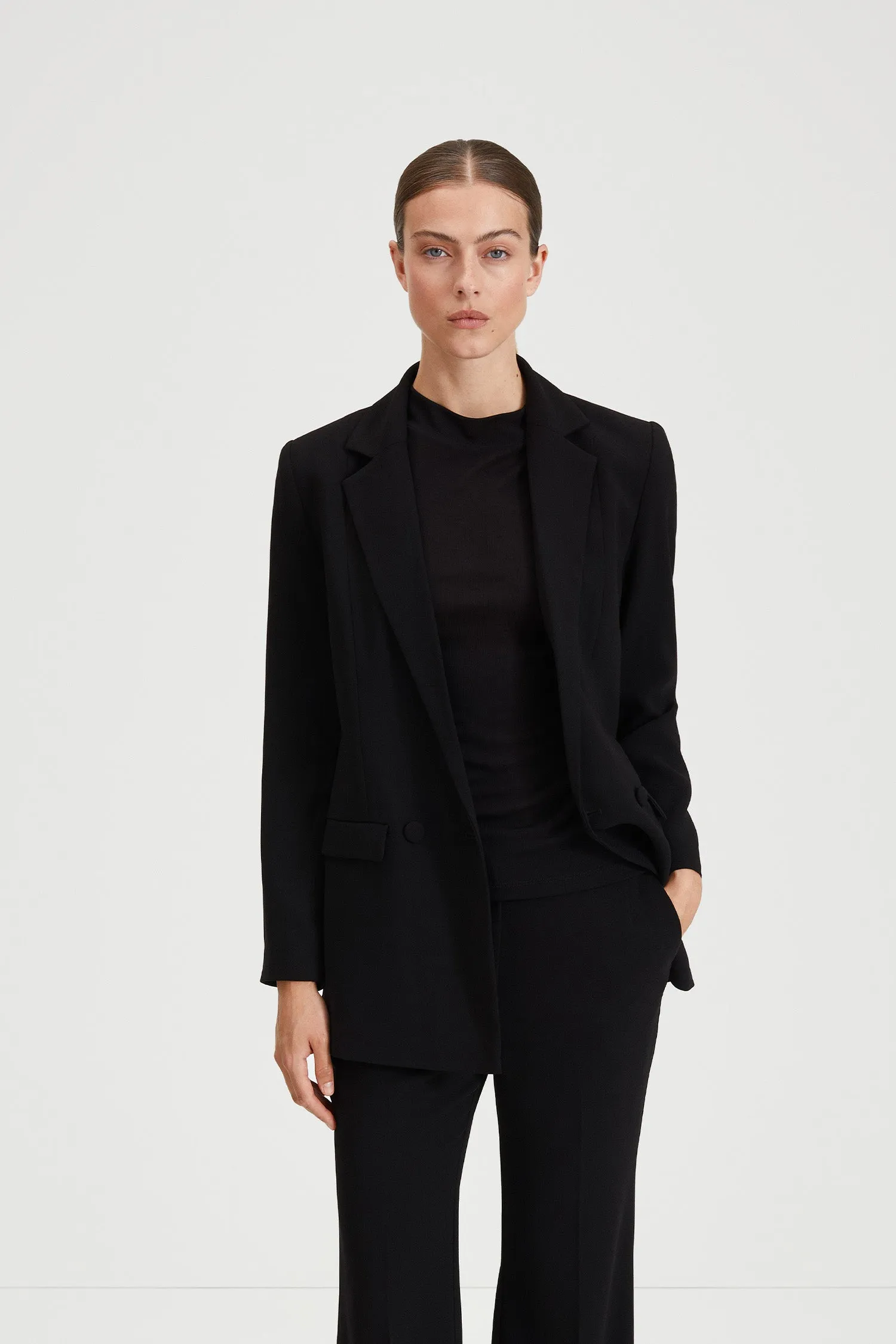 STRAIGHT FITTED BLAZER - BENITO BLACK